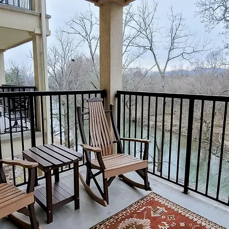 Jan'S Riverside Retreat